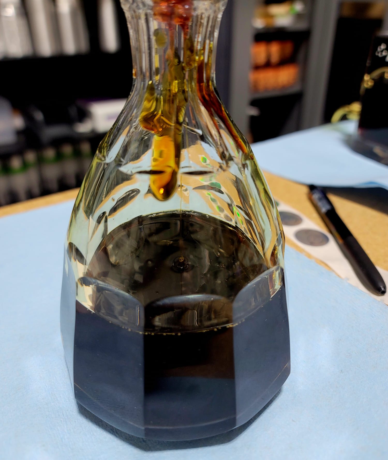 عتيق رقم 1 عطر (العتيق في اللغة العربية يعني "قديم" أو "عريق")