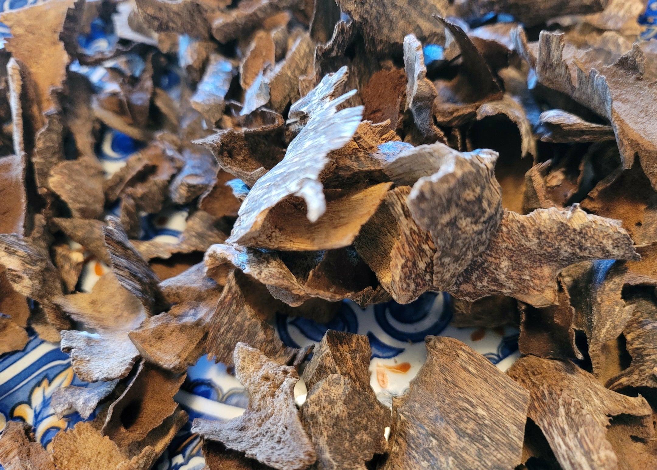 Vietnamese super Girmit, 100% pure natural, agarwood. Hand-selected pieces. - theperfumist