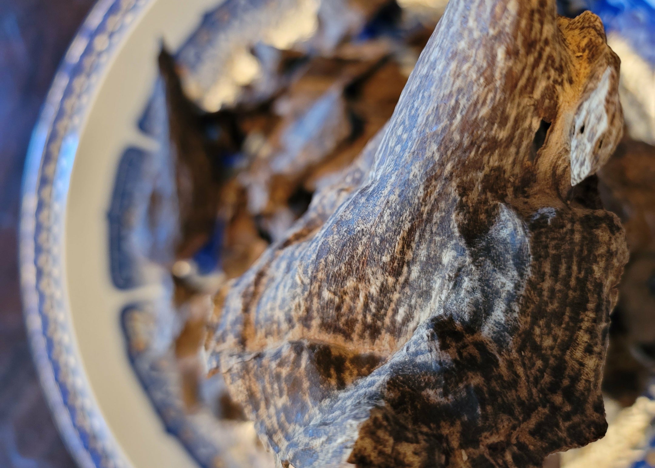 Vietnamese 100% pure natural, super king AAA+ agarwood - theperfumist