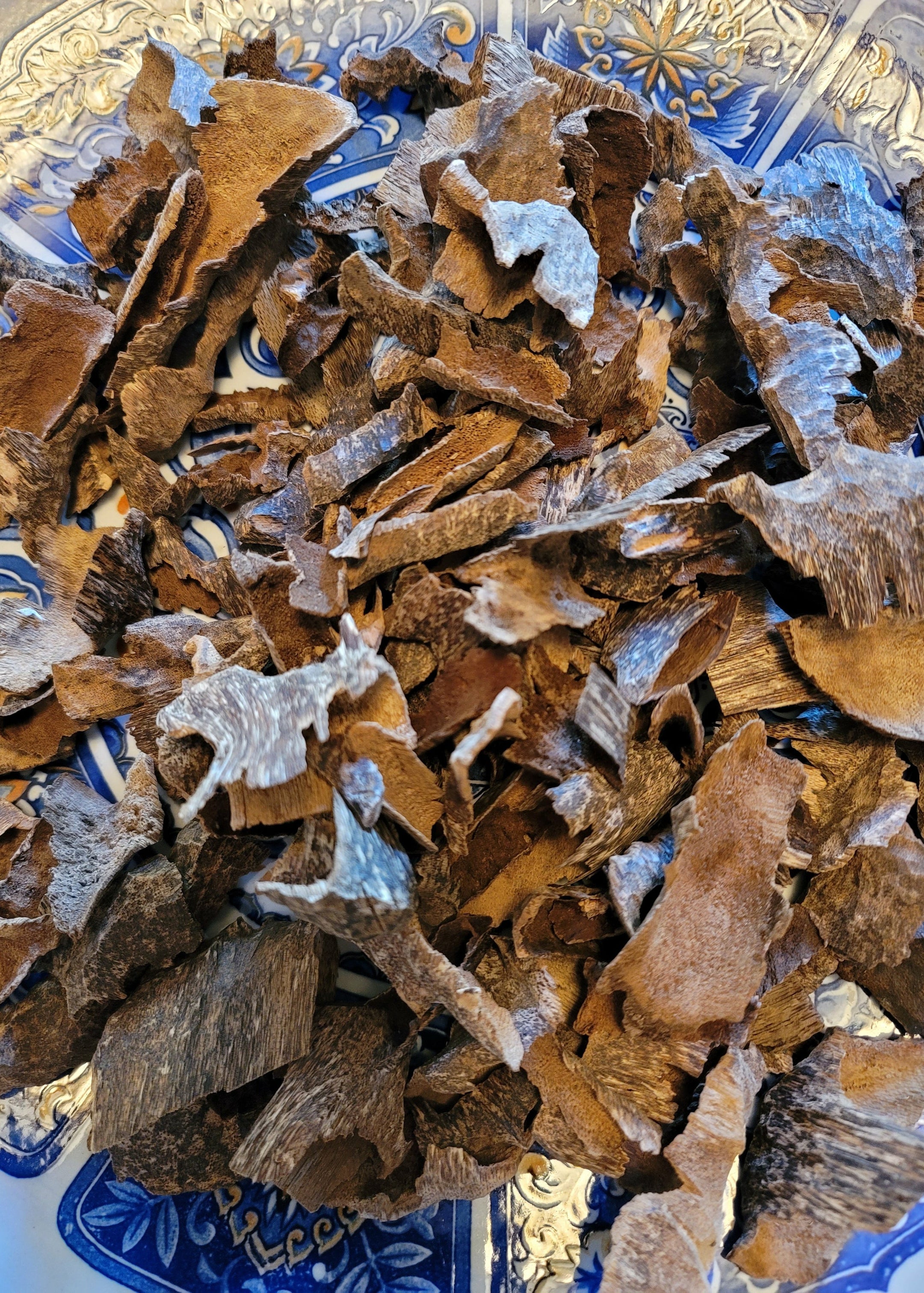 Vietnamese super Girmit, 100% pure natural, agarwood. Hand-selected pieces. - theperfumist