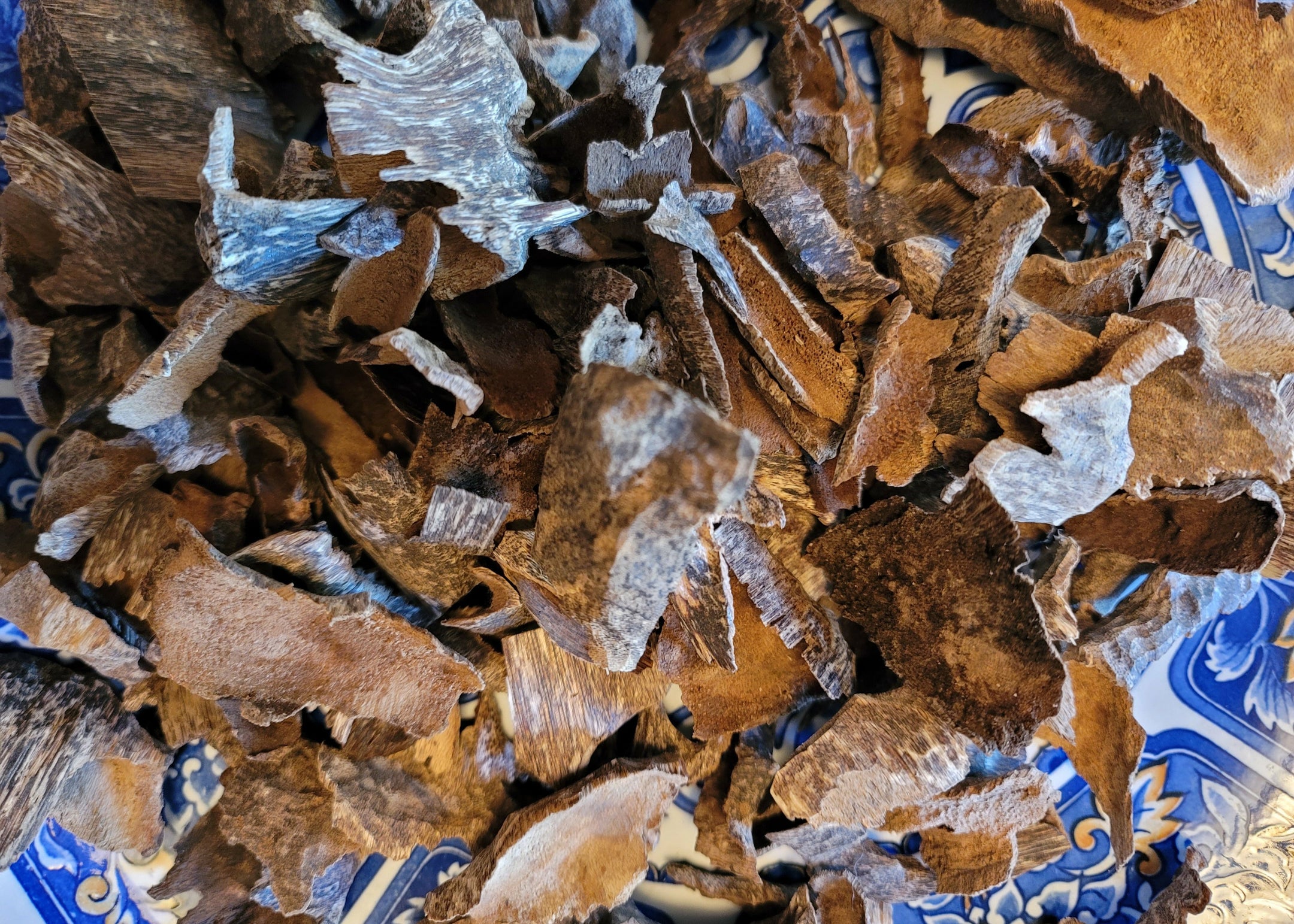 Vietnamese super Girmit, 100% pure natural, agarwood. Hand-selected pieces. - theperfumist